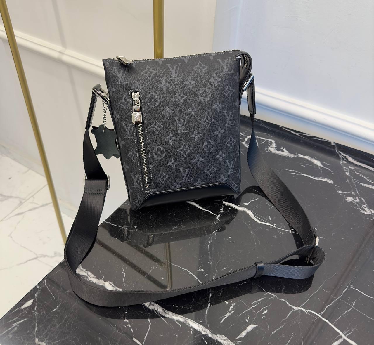 Louis Vuitton Damier Infini Discovery Messenger BB Onyx