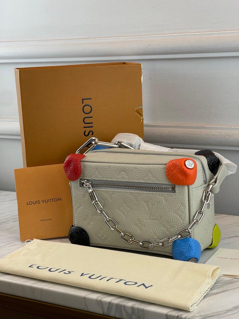 Louis Vuitton Mini Yumuşak Gövde Tebeşir, Stil Numarası M81606.