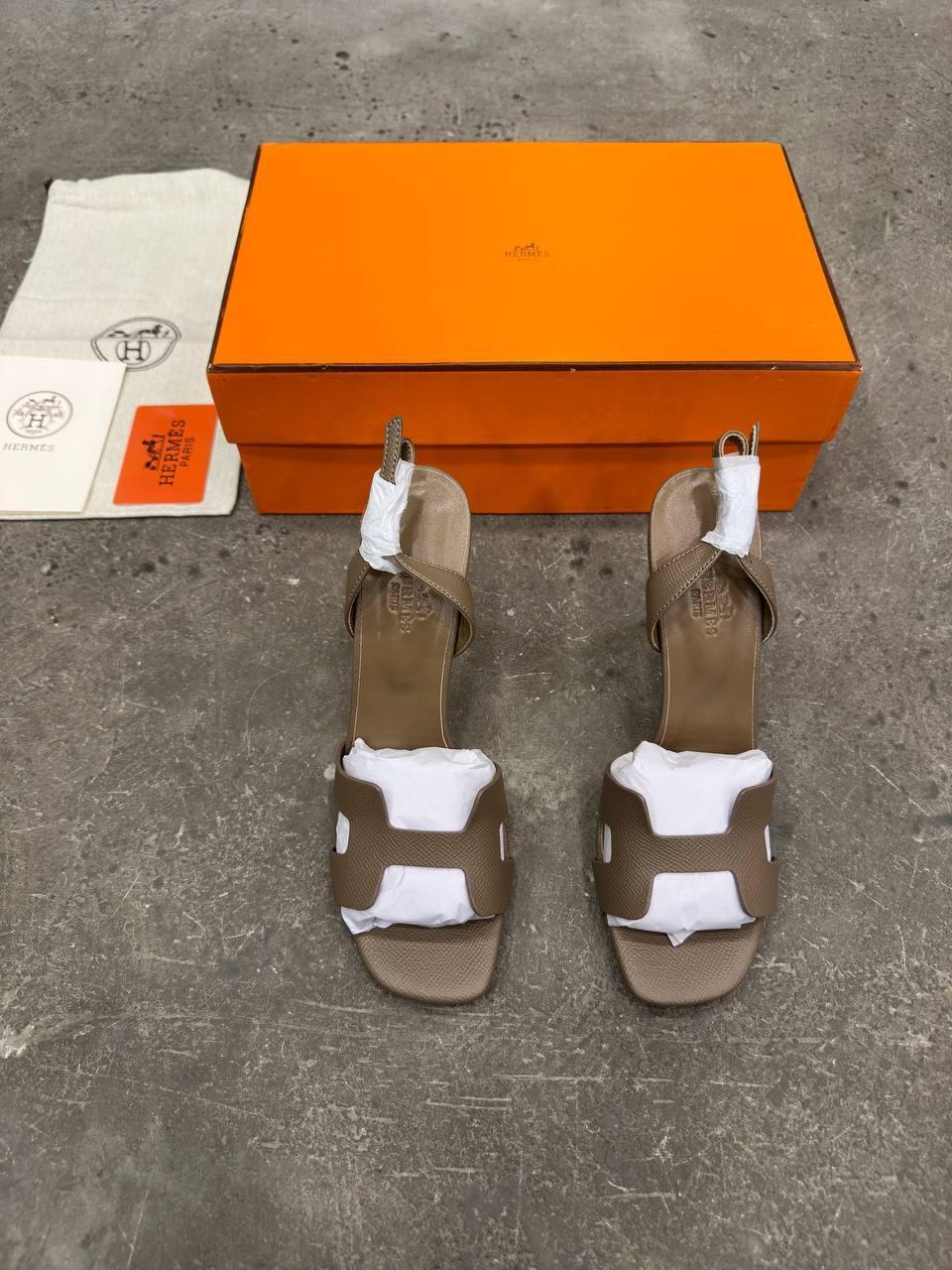 Hermès Ella 105 Sandal Etoupe